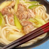 簡単(^^)鶏もも肉と長ネギの鶏ガラスープうどん♪